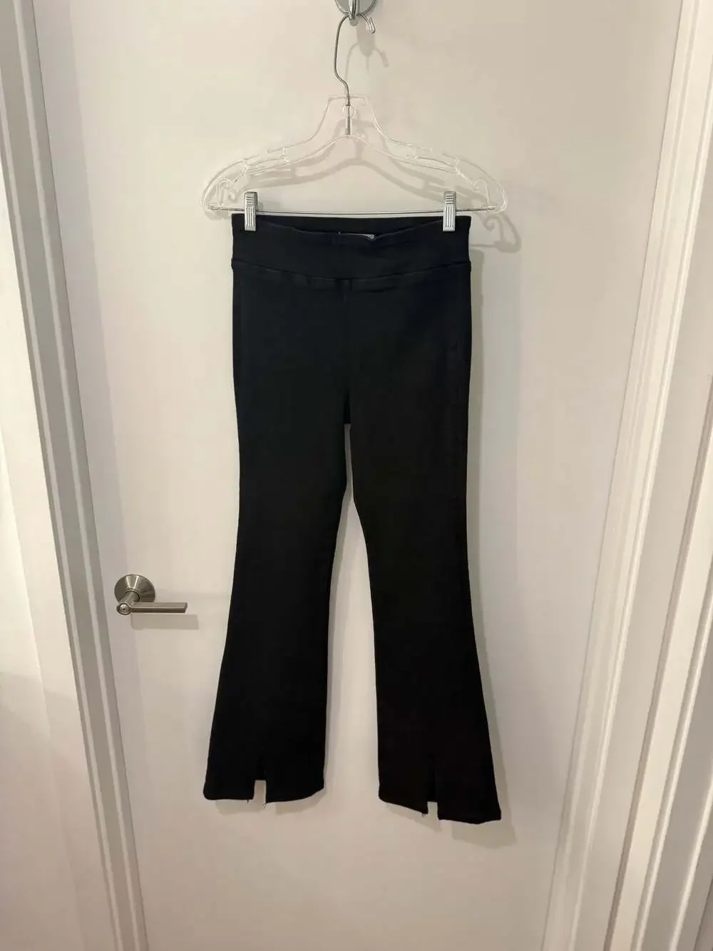 FRAME The Jetset Flare Leg Pull-On Jeans in Sheen Noir